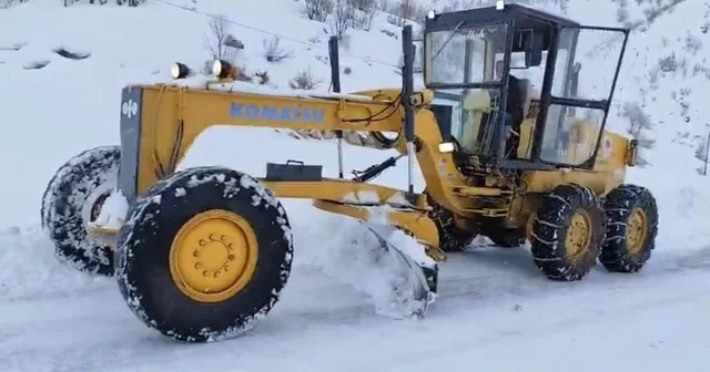 Karda mahsur kalanlar ekipler tarafından kurtarıldı Şırnak Haberleri