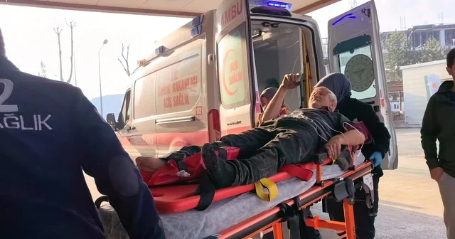 Devrilen istif haldeki demirlerin altında kalan işçi yaralandı Bursa Haberleri