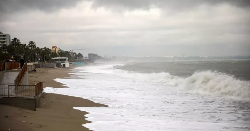 Antalya da Yağmur Felaketi: 3 Yaşındaki Çocuk Kanalda Öldü