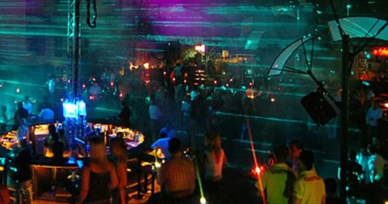 İstanbul un gece kulüplerinde operasyon paniği! Garsonlar artık sadece sipariş almıyor