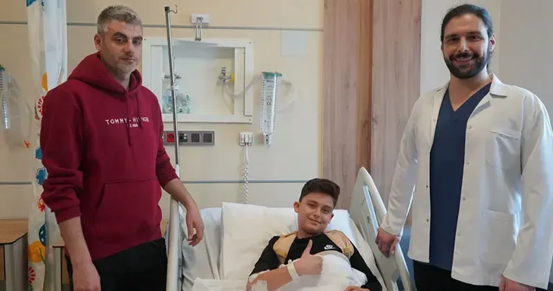 Belindeki tümör nedeniyle felç riski bulunan Bünyamin, sağlığına kavuştu