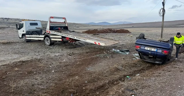 Şarampole devrilen otomobilde 2 kişi yaralandı Afyonkarahisar Haberleri
