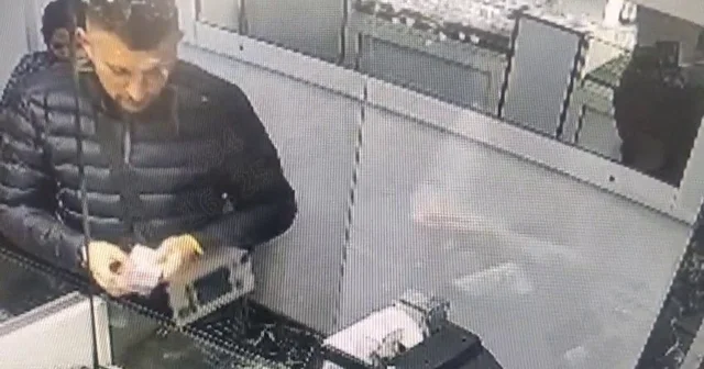 Bursa da sahte altın vurgunu: Kuyumcuları dolandırdılar, kameralara yakalandılar Bursa Haberleri