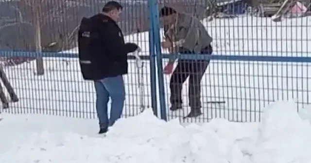 Amasya’da zamanla yarış kamerada: 85 yaşındaki hastanın ilacı kepçeyle getirildi VİDEO İZLE