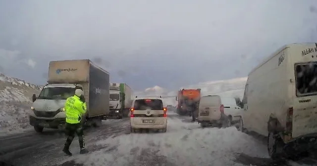 Erzurum da etkili olan tipi çevre illerle olan ulaşımı aksatıyor Erzurum Haberleri