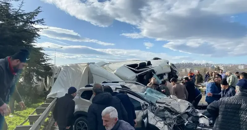 Samsun da dört araç kazaya karıştı: Bir kişi hayatını kaybetti Gündem Haberleri