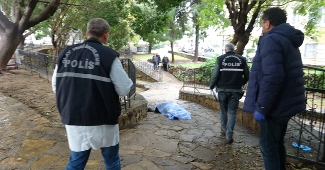 Evinin önündeki parkta ölü bulundu Antalya Haberleri