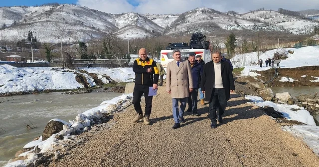 Nuhlar Köyü nde geçici köprü çalışmaları yerinde incelendi Düzce Haberleri