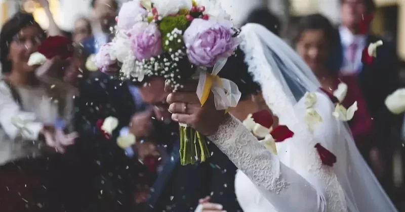 Düğünlerde bir devir kapanıyor! Davetiyelere IBAN yazılmaya başlandı