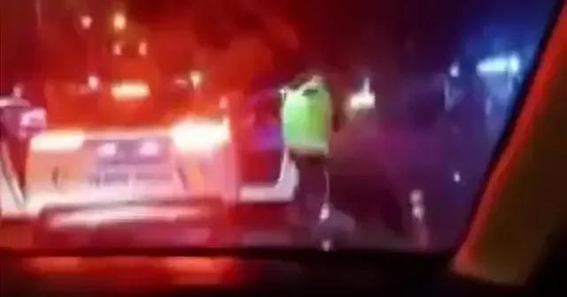 Esenyurt ta aracını durdurmak isteyen polise çarpıp kaçan şüpheli tutuklandı VİDEO İZLE