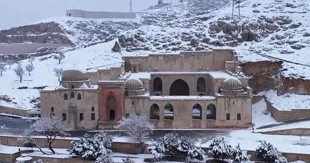 Karla kaplı Kasımiye Medresesi, dronla görüntülendi Mardin Haberleri