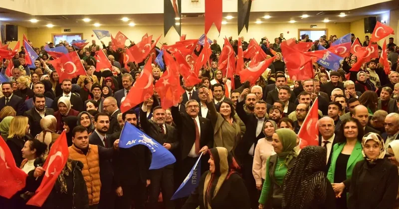 AK Partili Yayman dan bayrak provokasyonuna tepki: Uzanan eller kırılır, bu millet bayrağı yere düşürmez