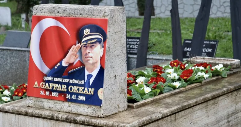 Son dakika: Şehit Emniyet Müdürü Ali Gaffar Okkan, mezarı başında anıldı Son dakika haberleri
