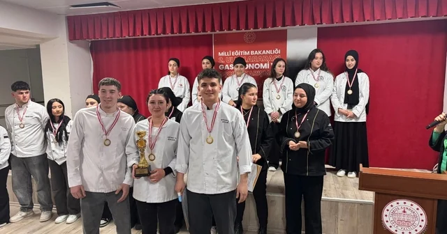 Liseli gençler gastronomi yarışmasında gümüş madalya kazandı Düzce Haberleri