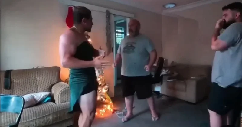 Oğlunu kadın kıyafetiyle gören baba, canlı yayında tekme tokat dövdü Sözcü Gazetesi