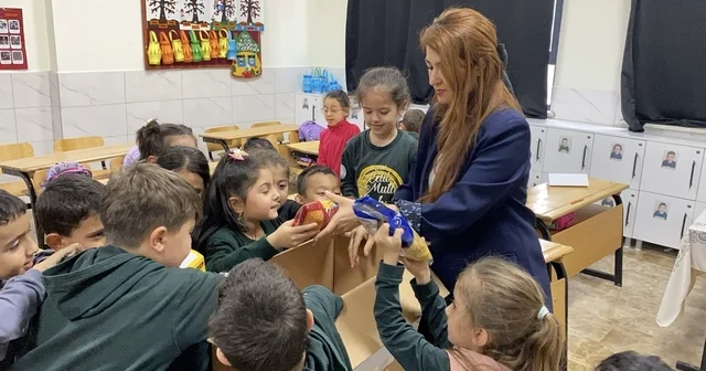 Ramazan da minik öğrencilerden anlamlı destek 1. sınıf öğrencileri ihtiyaç sahipleri için yardım paketi hazırlayarak Türkiye Diyanet Vakfı na teslim etti Mersin Haberleri