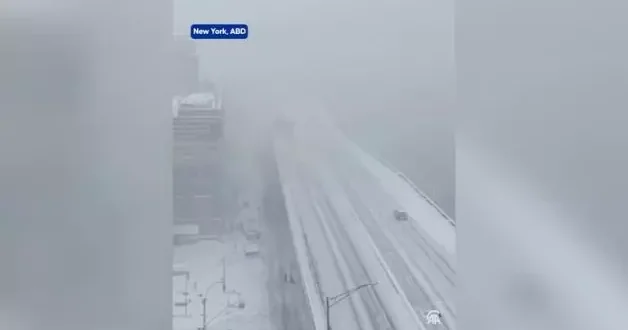 New York’ta meydana gelen kar fırtınası hayatı olumsuz etkiledi
