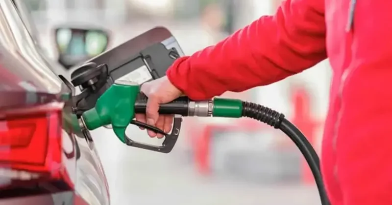 Akaryakıtta gece yarısı fiyatlar değişti! Motorine zam geldi 60 TL yi aştı...