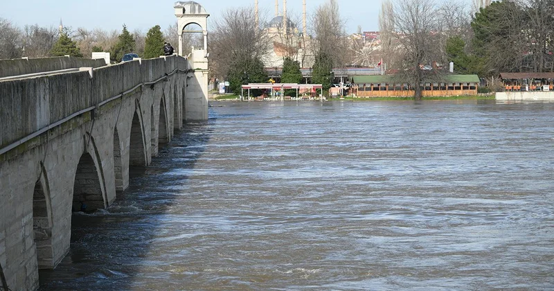 Edirne de nehirlerin debisi düştü, kırmızı uyarı devam ediyor
