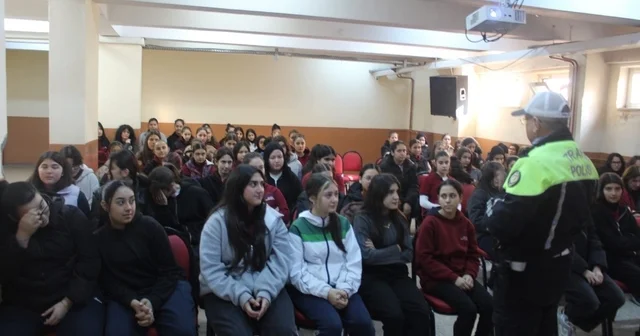 Salihli de lise öğrencilerine hayat kurtaran trafik eğitimi Manisa Haberleri