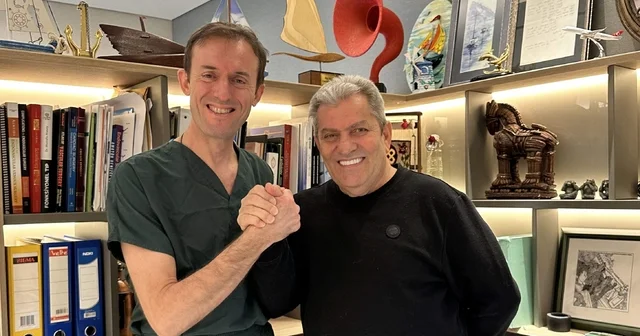 İlaç yazdırmaya gitti, kendisini ameliyat masasında buldu Foça da yaşayan 61 yaşındaki Ali Toker, hem bypass hem 6,5 santimlik aort anevrizması ameliyatıyla sağlığına kavuştu İzmir Haberleri