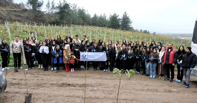 SUBÜ öğrencileri fidanları toprakla buluşturdu Sakarya Haberleri