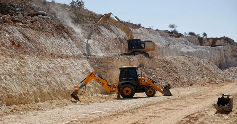 İsrail, Batı Şeria da fiili ilhaka doğru yeni bir adım olarak görülen otoyol için çalışmalara başladı