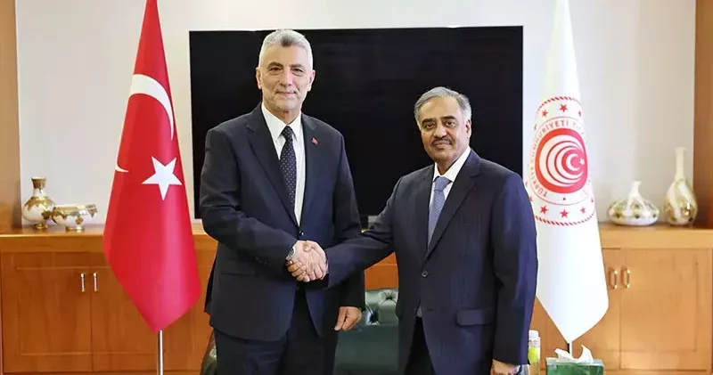 Bakan Bolat: D 8’e desteğimiz artarak devam edecek