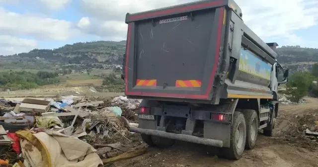 Bakanlıktan ormanlık alana çöp döken CHP li belediyeye dev ceza VİDEO İZLE
