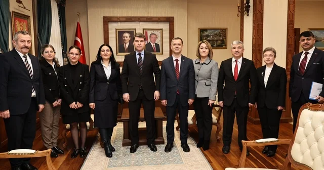 Defterdarlık çalışanlarından Vergi Haftası dolayısıyla Vali Bakan a ziyaret Amasya Haberleri