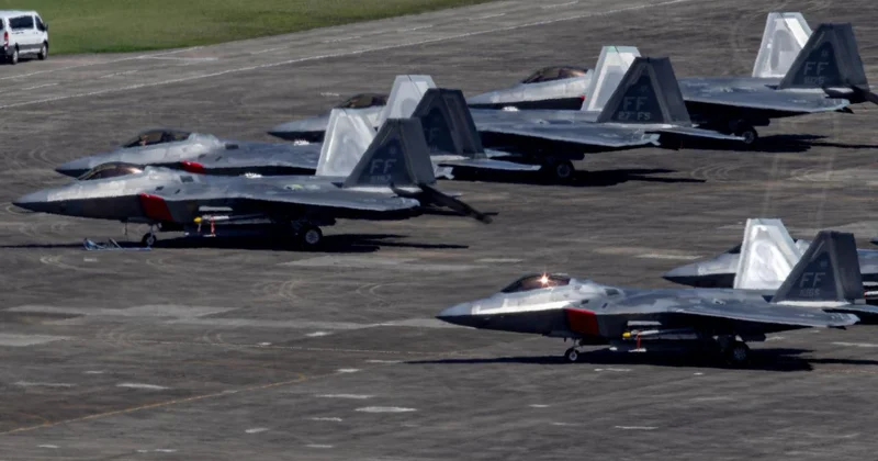 ABD ye ait 12 adet F 22 tipi savaş uçağının, İsrail de bir askeri üsse iniş yaptığı duyuruldu