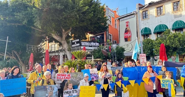 Antalya da Ukraynalılardan 4. yıl çağrısı: Bu savaşın en büyük acısı Ukraynalı çocukların geleceğidir Türkiye ye minnettarız Antalya Haberleri