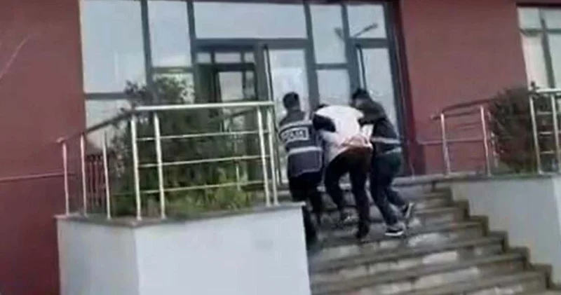 İzmir de iftar hazırlığında bıçaklı saldırı: Şüpheli yakalandı