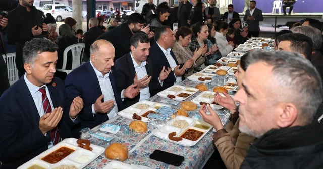 Yüreğir Belediyesi nden Serinevler de birlik ve beraberlik iftarı Adana Haberleri