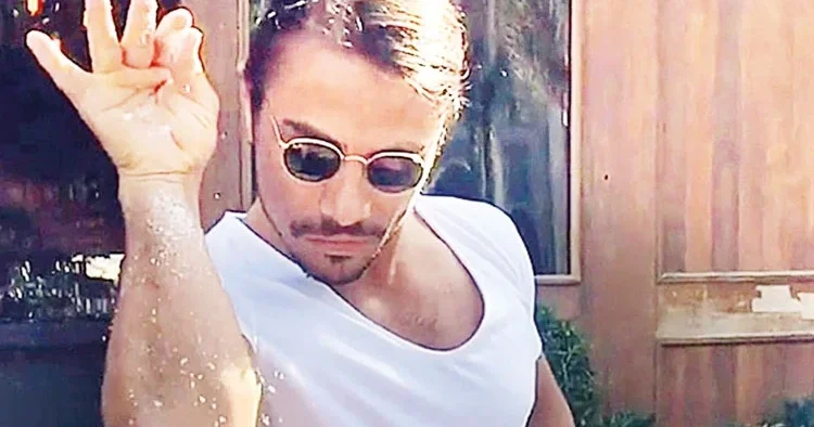 Memleketinde iftar veriyor