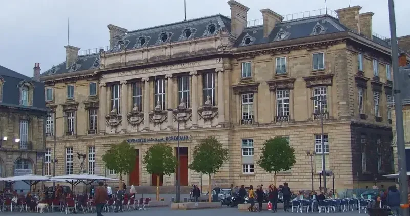 Fransa daki üniversitenin duvarlarına İslamofobik yazılar yazıldı Avrupa Haberleri