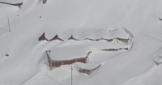 Yaylada kar kalınlığı 3 metreyi aştı; evler kayboldu Rize Haberleri