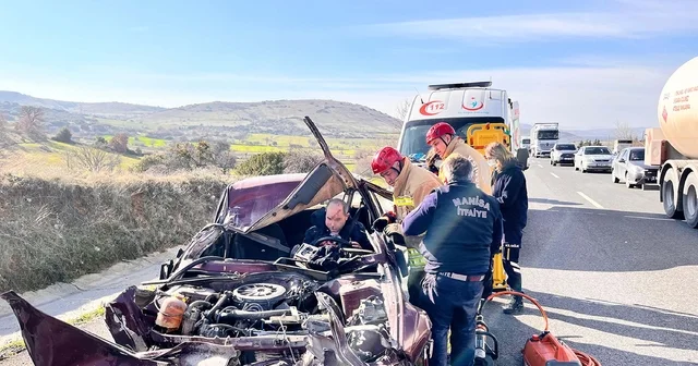 TIR a arkadan çarpan otomobil 150 metre sürüklendi: 1 yaralı Manisa Haberleri