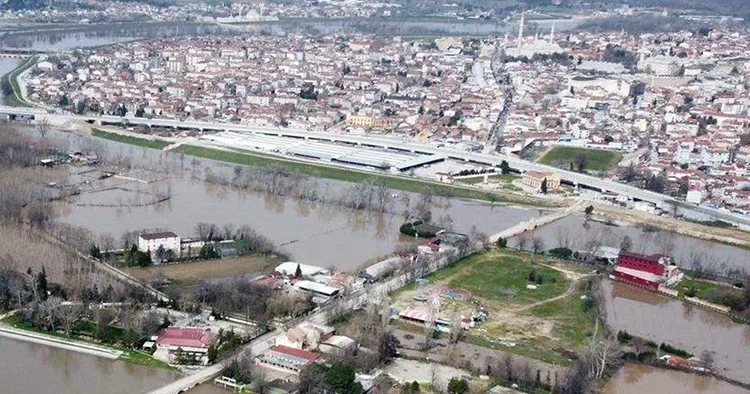 Kentte kırmızı alarm verilmişti! Tehlike azaldı, geçişler kontrollü yapılıyor