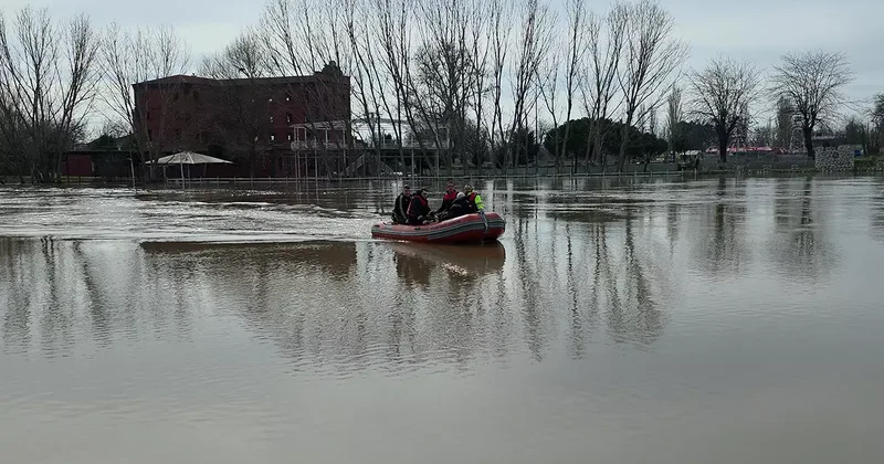 Taşkında mahsur kalan eski belediye başkanı isyan etti: Hata üstüne hata