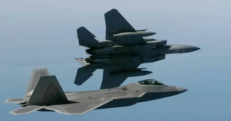 İran a saldırının ayak sesleri: ABD ye ait F 22 ler İsrail e indi Dünya Haberleri