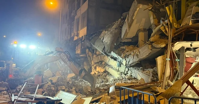 Kontrollü yıkımda çöken binada canlı izine rastlanmadı Hatay Haberleri