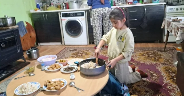 Altıntaş ta öğrenciler evlerinde aileleriyle birlikte iftar sofrası kurdu Kütahya Haberleri