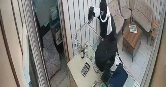 Dükkanına girdiği kuyumcunun çığlıkla panik butonuna bastığını görüp kaçtı Malatya Haberleri