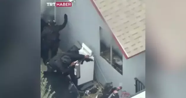 ABD de polisler hırsızı yakalamak isterlerken evi yaktılar!