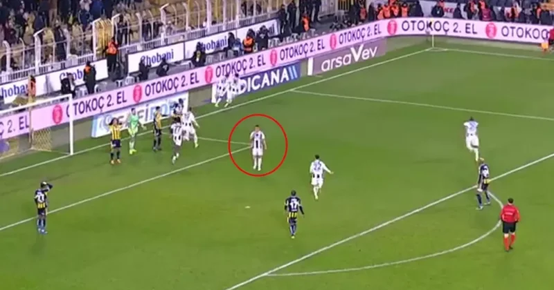 İrfan Can Kahveci den maça damga vuran hareket