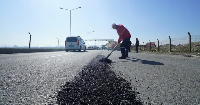 Kahramanmaraş ta deforme olan yollar sıcak asfaltla tamir ediliyor Kahramanmaraş Haberleri