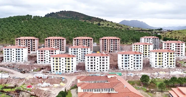 Bakan Kurum paylaştı: Sındırgı’da yeni evler göründü