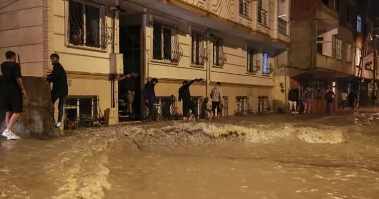 İstanbul da sel riski olan ilçeler tek tek incelendi! İşte zirve