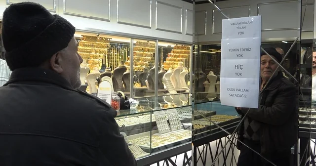 Vallahi billahi yok yazısı kuyumcuda izdihamı durduramadı Vatandaş akın etti, kuyumcu çareyi yemin etmekte buldu Bursa Haberleri